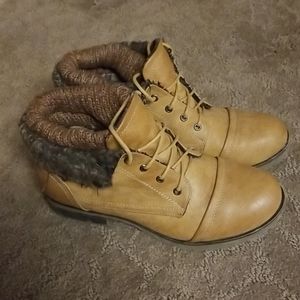 Women's short dress boot